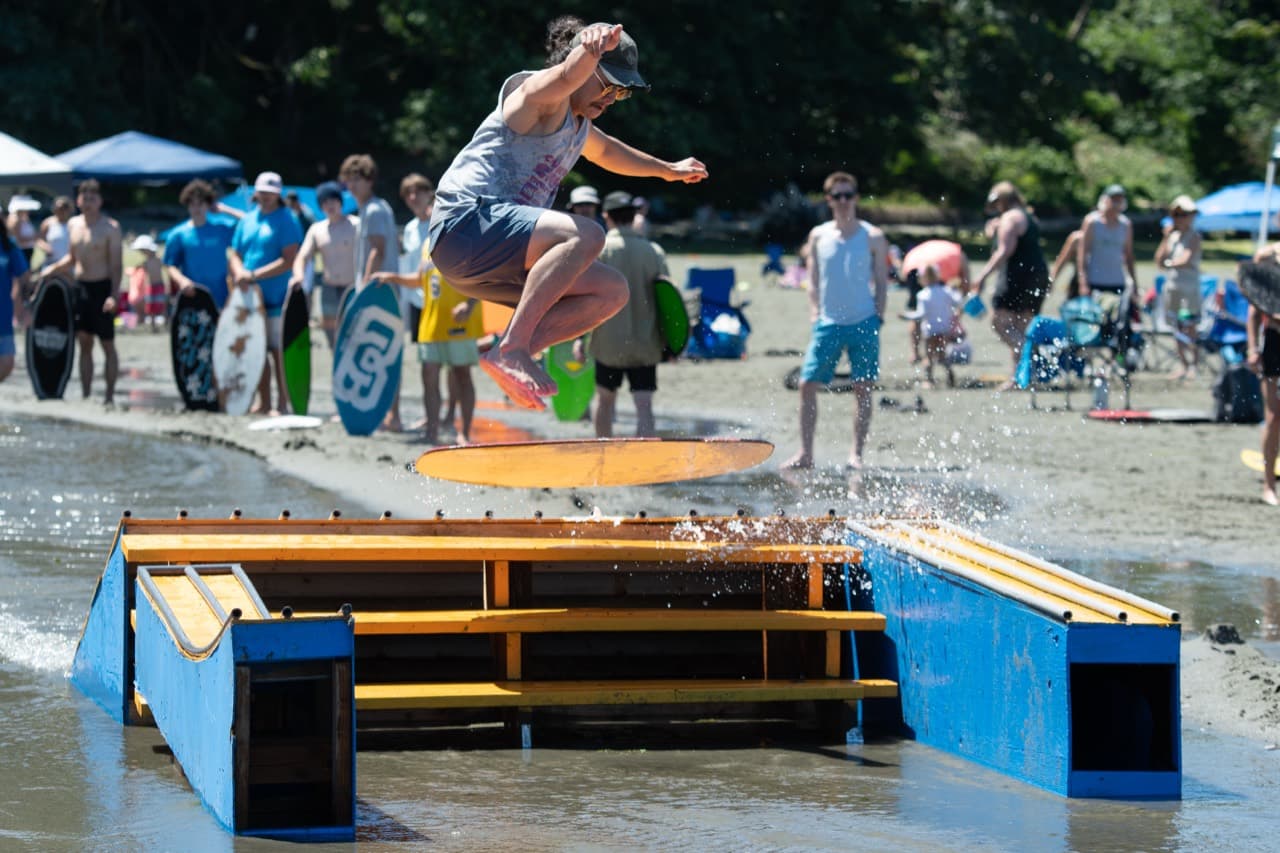 Beachfest competitor above the blue and orange course feature
